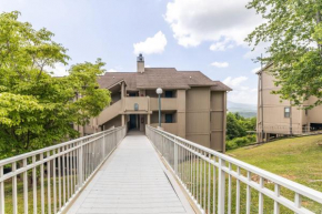 Tee Top Getaway - Sweet Condo in Deer Ridge Resort Incredible Mountain Views Wifi Resort Pool and Balcony